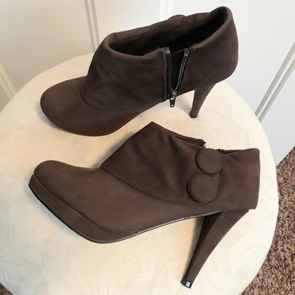 LAX Brown Faux Suede Booties - Picture 1 of 7